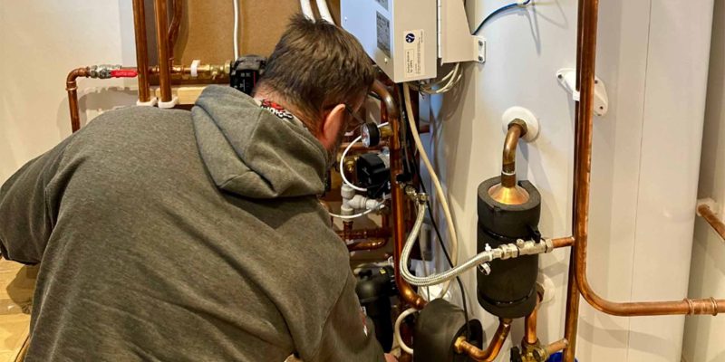 expert heat pump servicing and maintenance featured